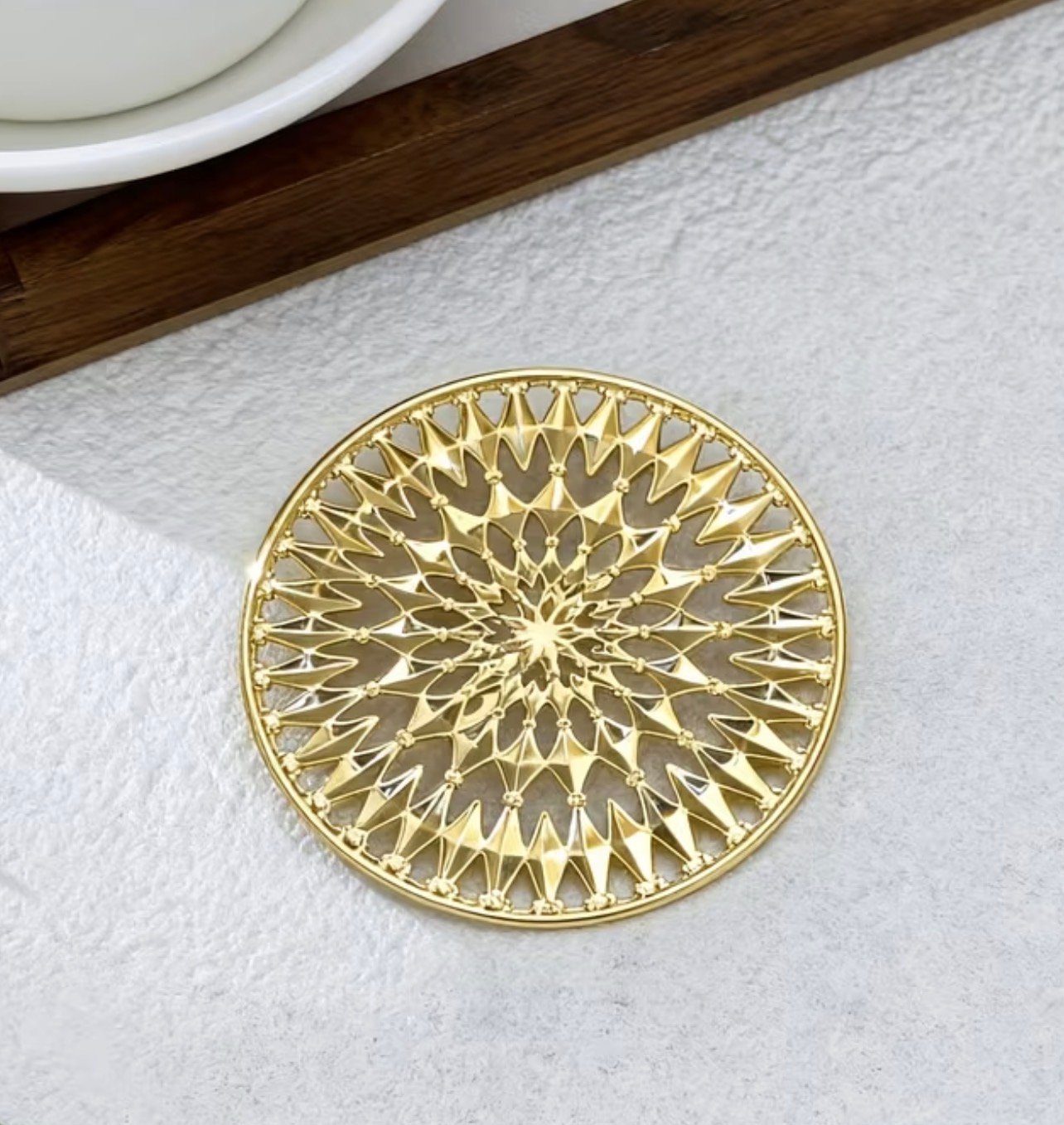 Golden medallion - Image 2