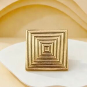 Golden labyrinth