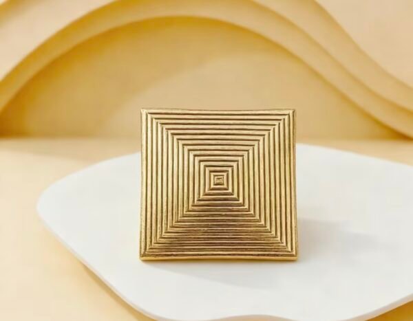 Golden labyrinth