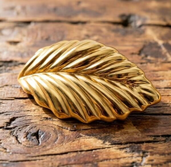 Botanical leaf brooch