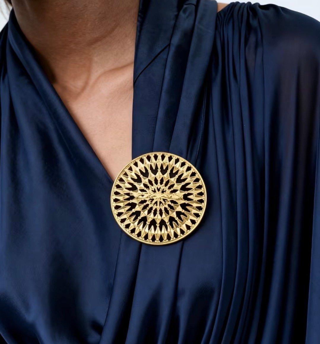Golden medallion - Image 1