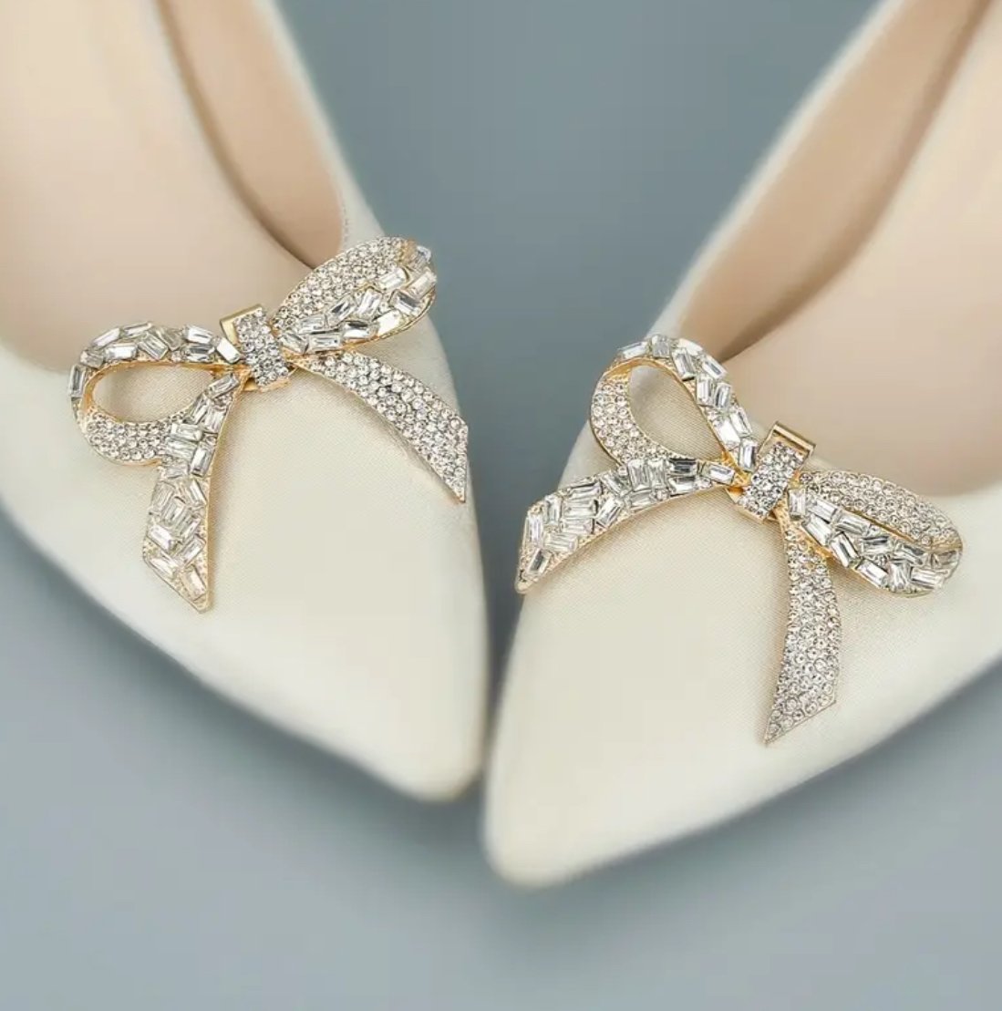 Glam rhinestone bow shoe brooch - Image 3