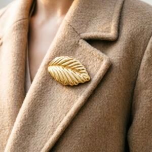 Botanical leaf brooch - Image 2