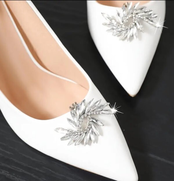 Silver bow shoe brooch