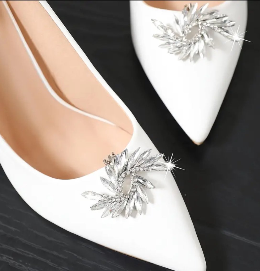 Silver bow shoe brooch - Image 1