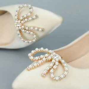 Pearly bow shoe brooch - Image 2
