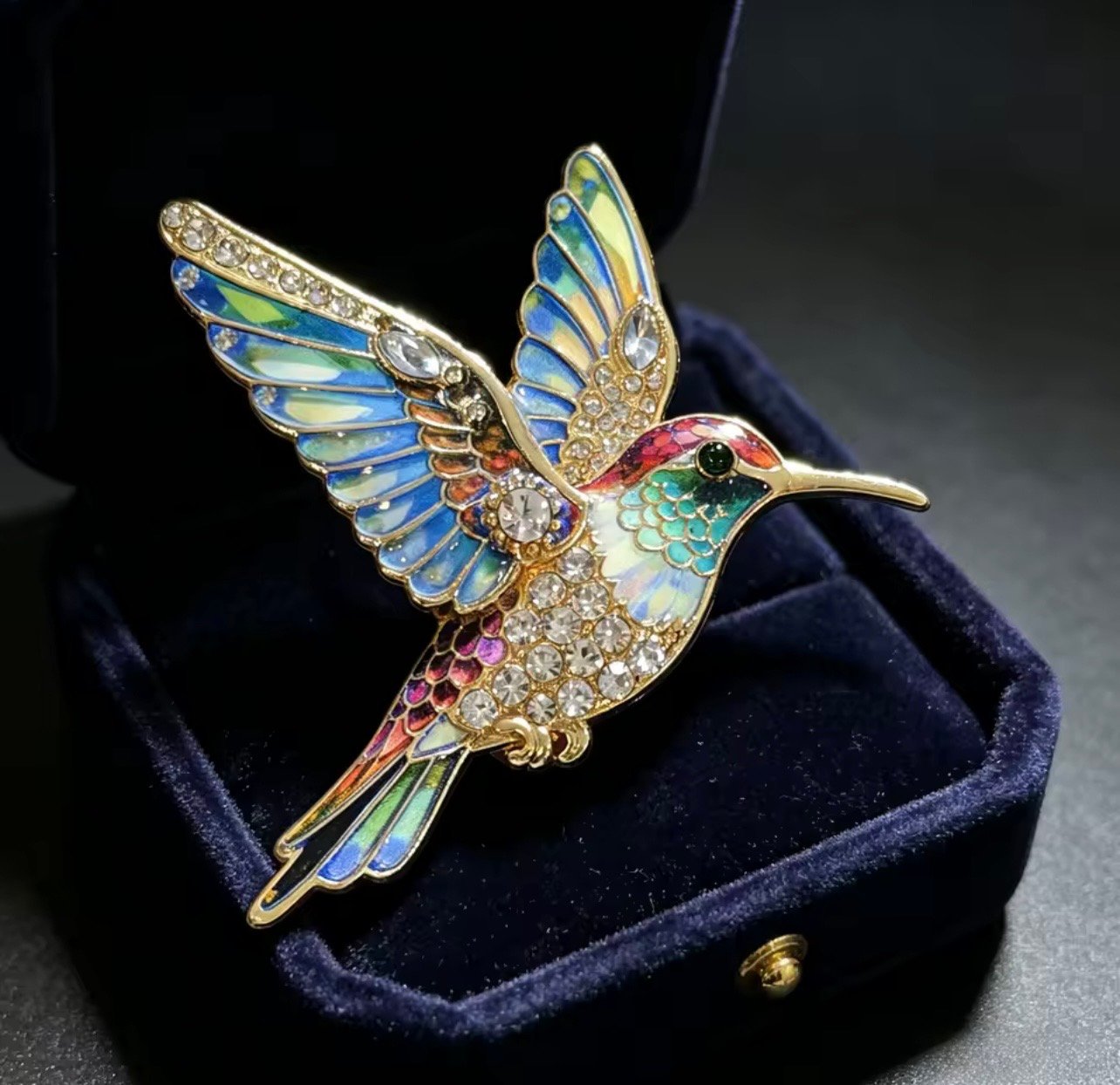 Tropical hummingbird - Image 1