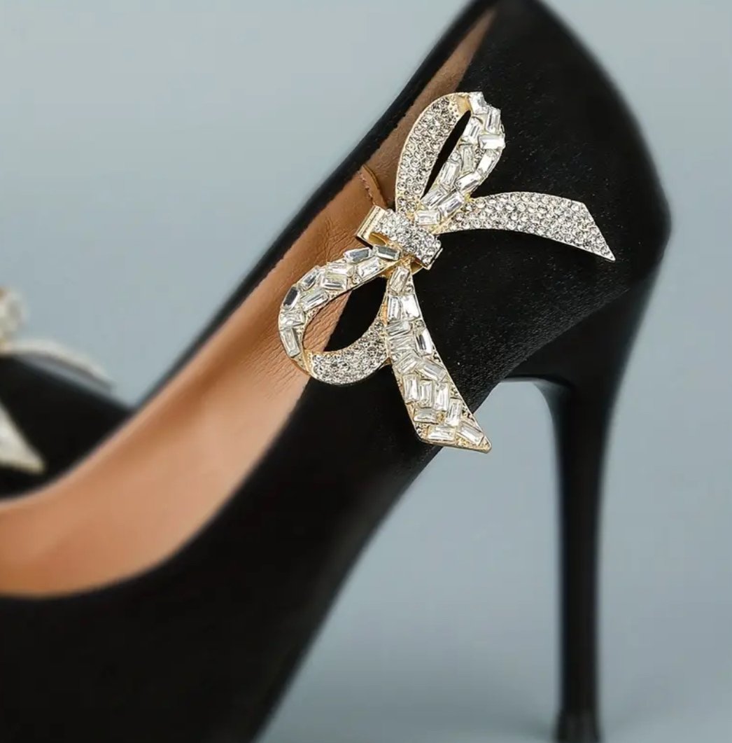 Glam rhinestone bow shoe brooch - Image 1