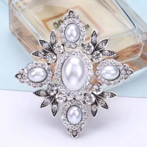 Silver and pearls - Image 1
