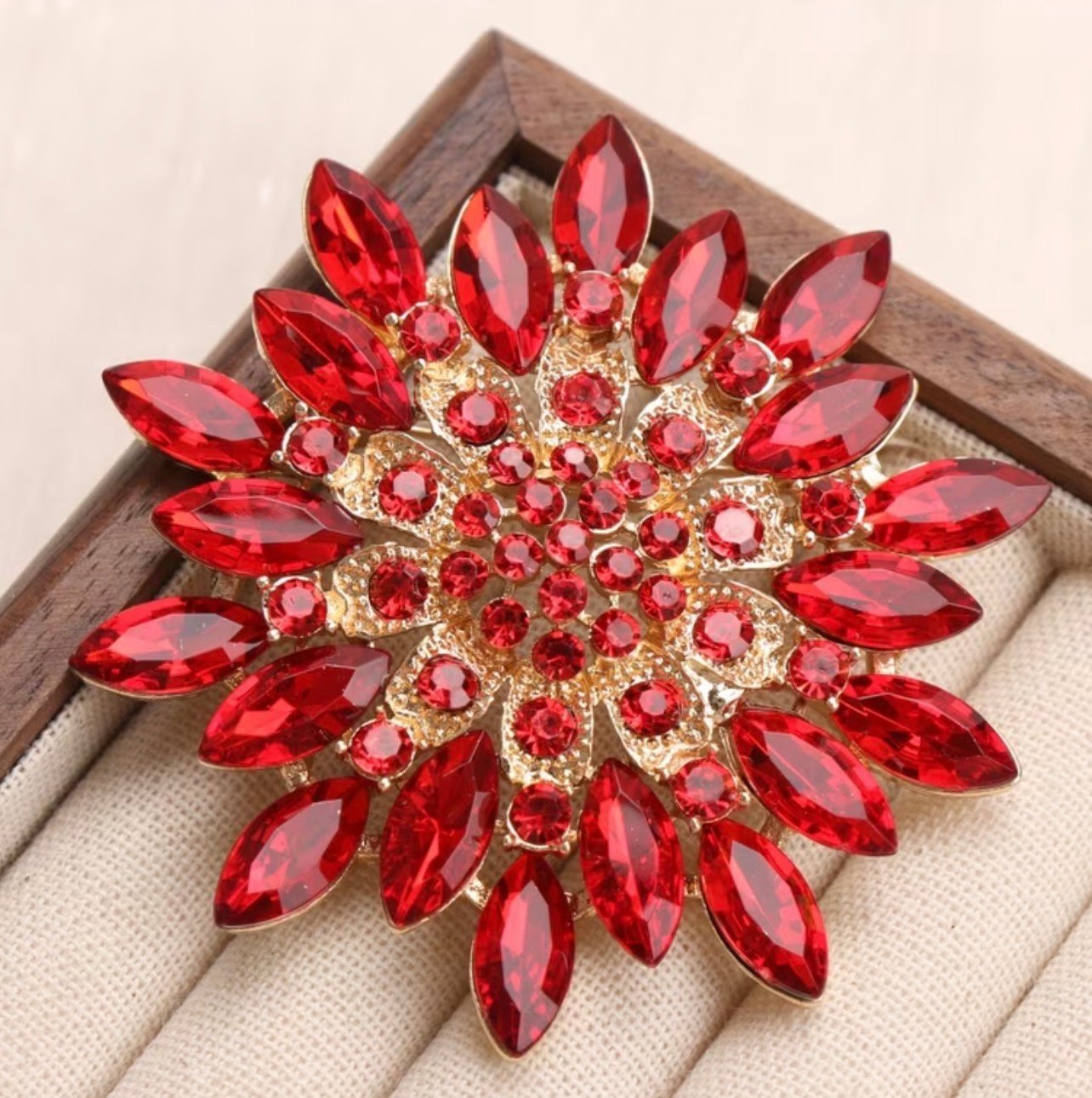 Large red flower - Image 1