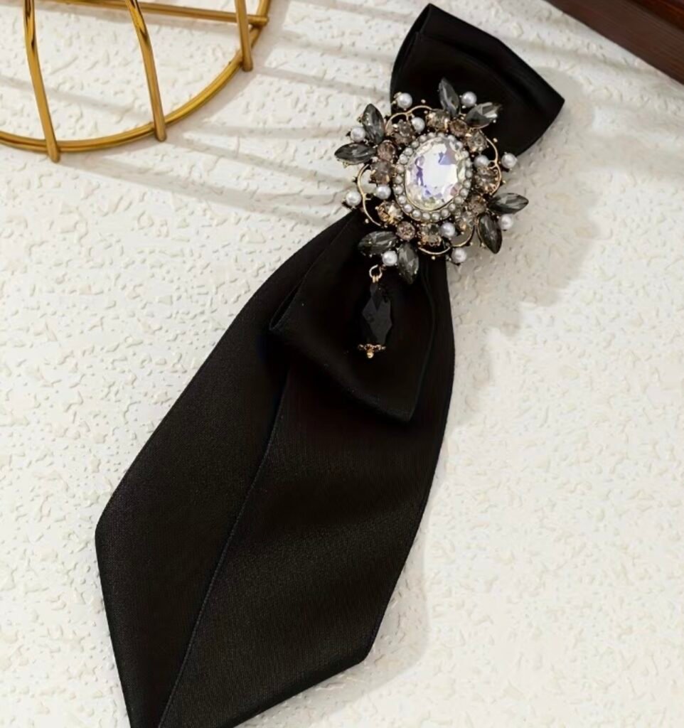 Ladies bow tie - black