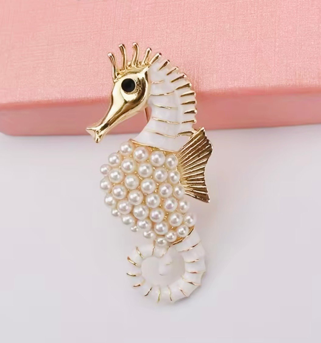 Pearl seahorse - Image 1