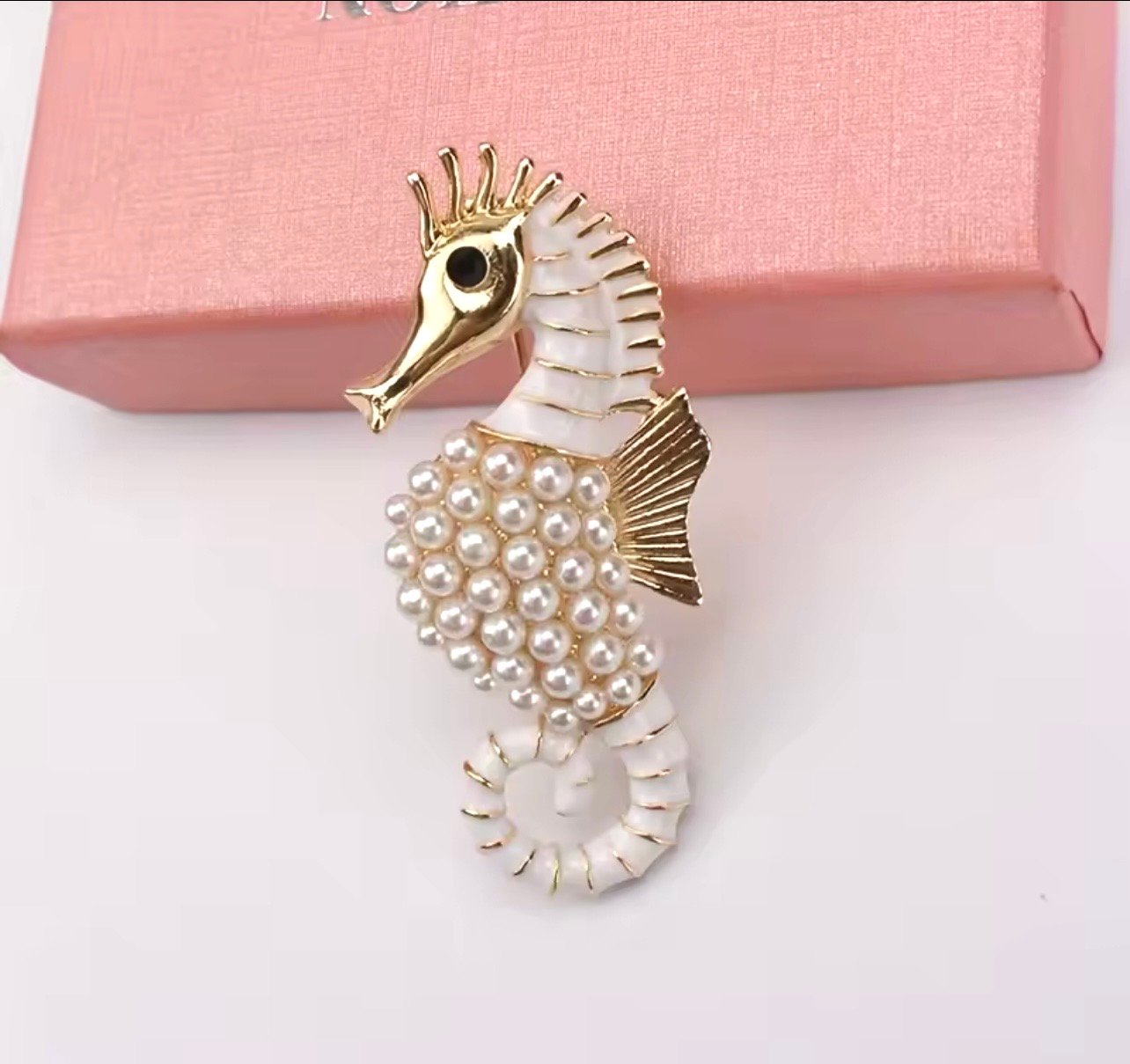 Pearl seahorse - Image 2