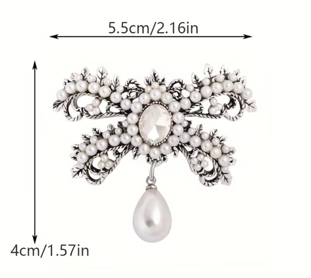 Hanging pearl bow