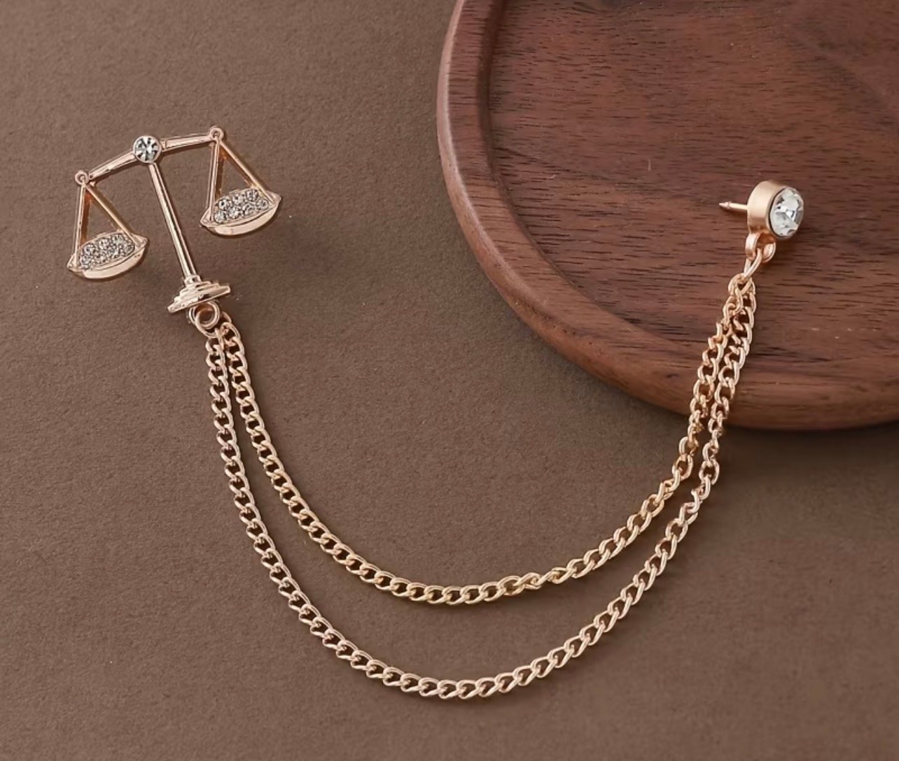 Scales of justice chain brooch - Image 1