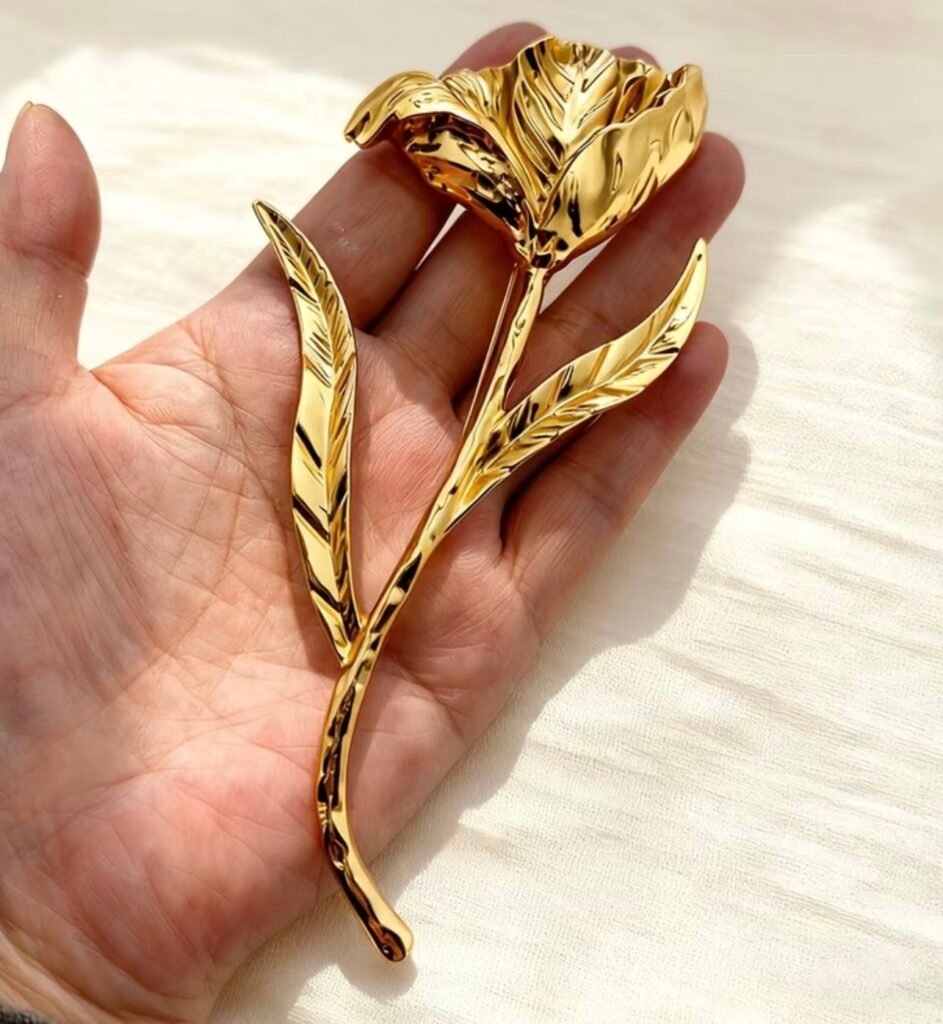 Oversized golden rose