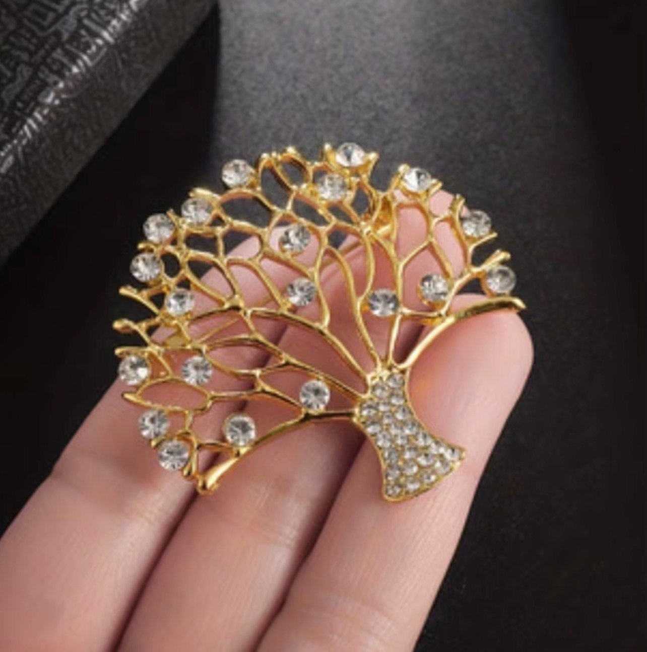 Golden tree of life - Image 1